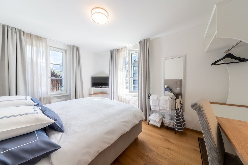 Standard Double Room, Non Smoking, Shared Bathroom