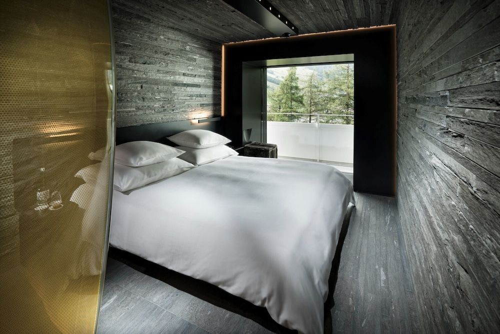Double Room (Mayne Stone)