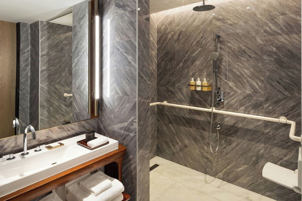 JW Marriott Hotel Nairobi Standard Room, 1 King Bed, Non Smoking 5