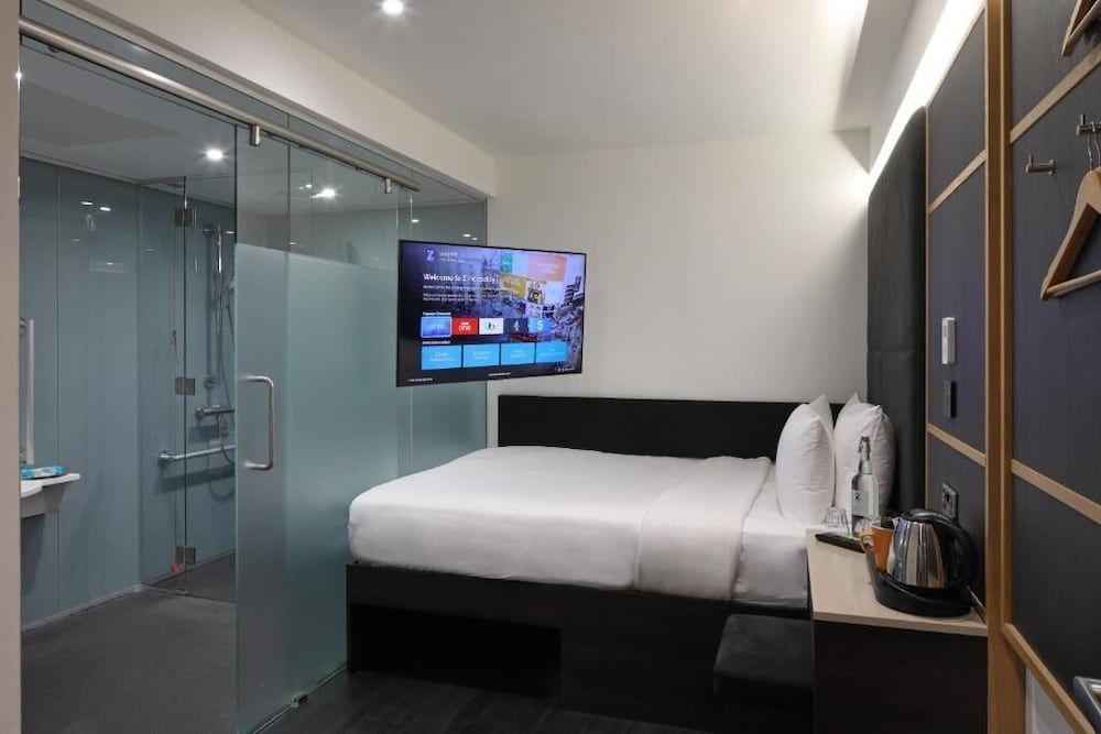 Queen Room Accessible, No Windows