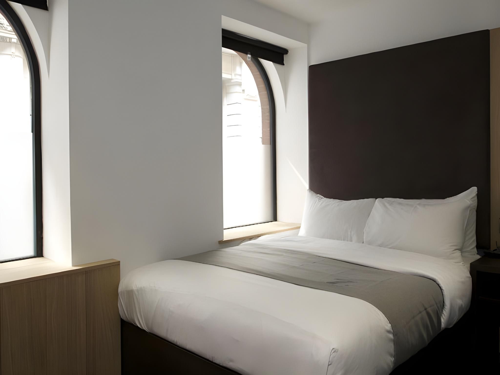 Z Queen Room