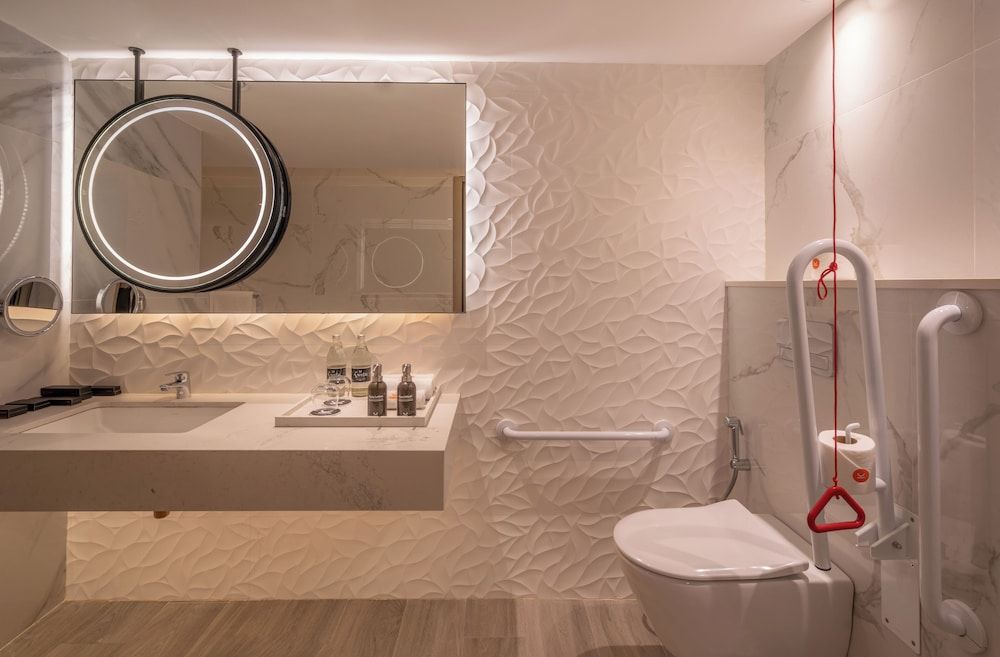 Kwetu Nairobi, Curio Collection By Hilton Serene King Accessible Guest Room 6