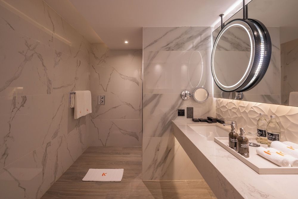 Kwetu Nairobi, Curio Collection By Hilton Serene King Accessible Guest Room 5