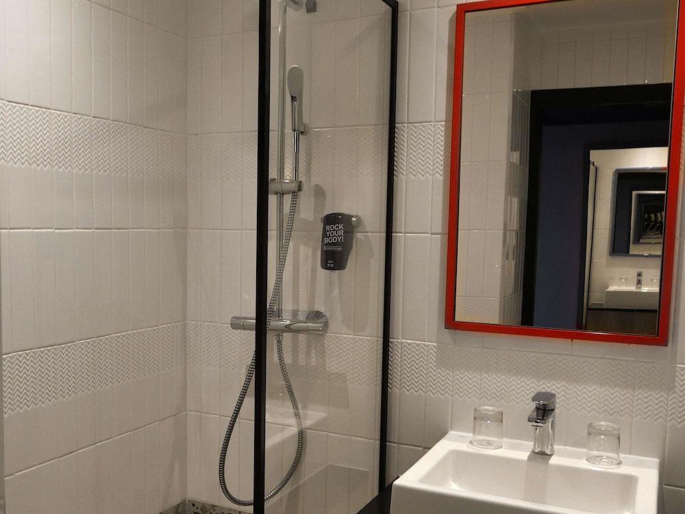 ibis Styles Abidjan Plateau Standard Room, 2 Twin Beds (Recently renovated) 5