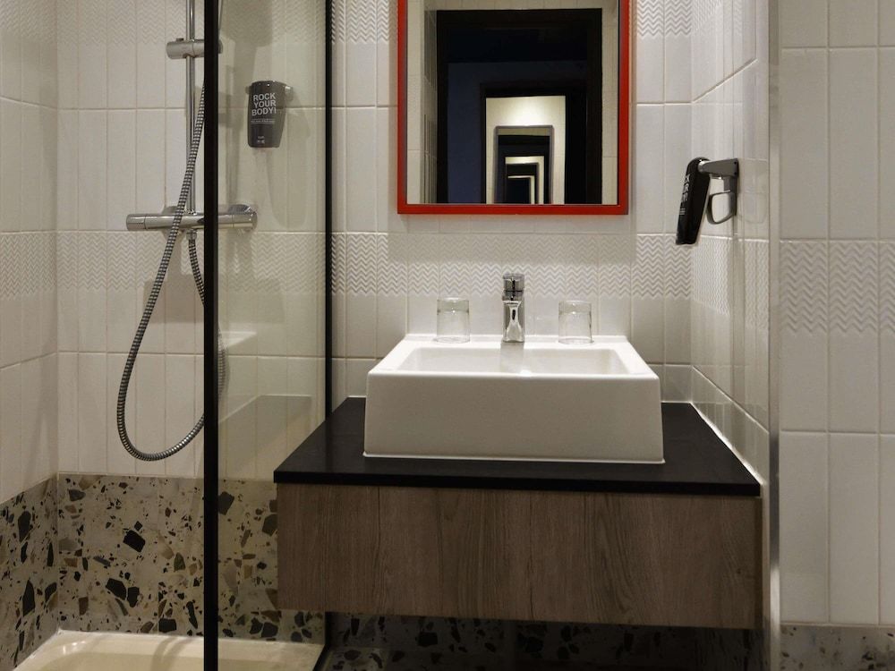 ibis Styles Abidjan Plateau Standard Room, 2 Twin Beds (Recently renovated) 7