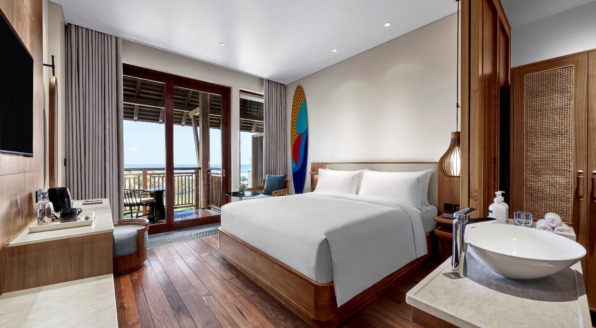 1 King Premium Ocean View Balcony