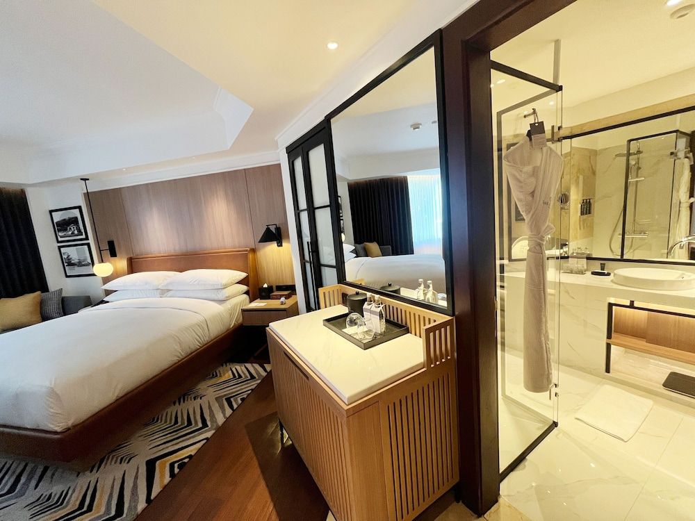 Deluxe Room, 1 King Bed, Non Smoking, Terrace