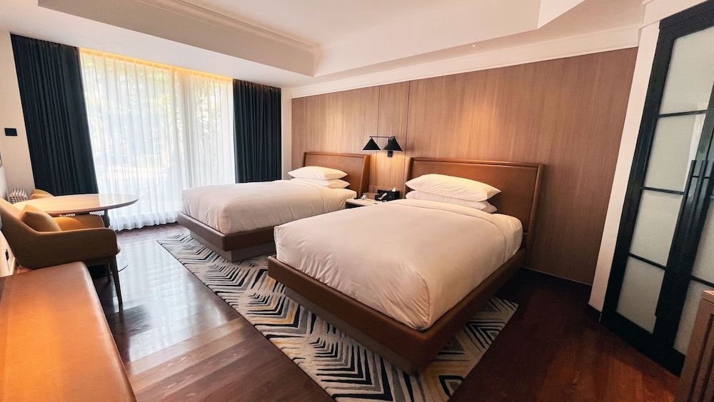 Sheraton Jakarta Soekarno Hatta Airport Deluxe Room, 2 Double Beds, Non Smoking, Garden View 2