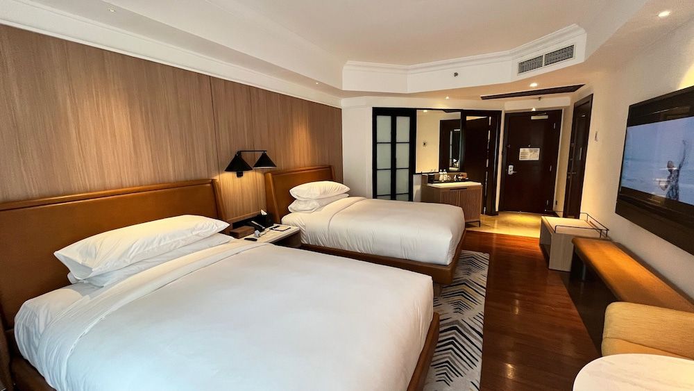 Sheraton Jakarta Soekarno Hatta Airport Deluxe Room, 2 Double Beds, Non Smoking, Garden View 3