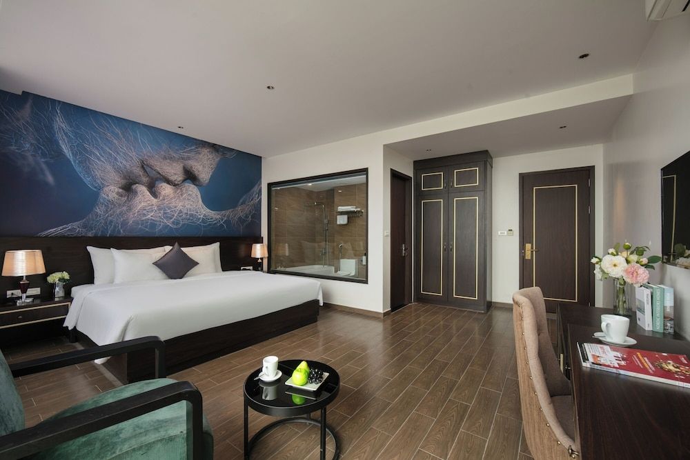 Executive Suite, Lake View