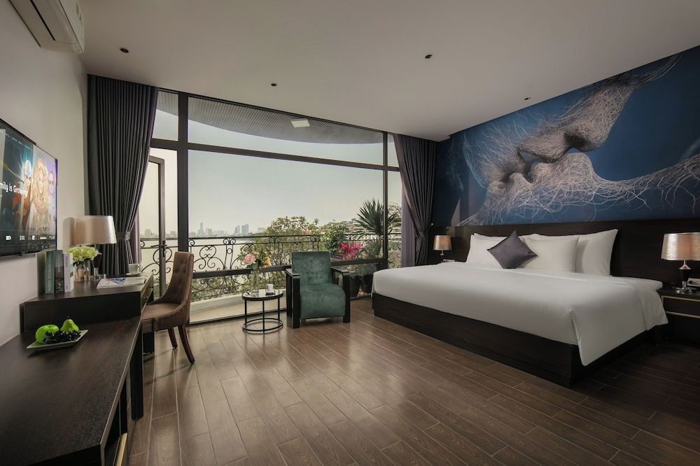 Executive Suite, Lake View