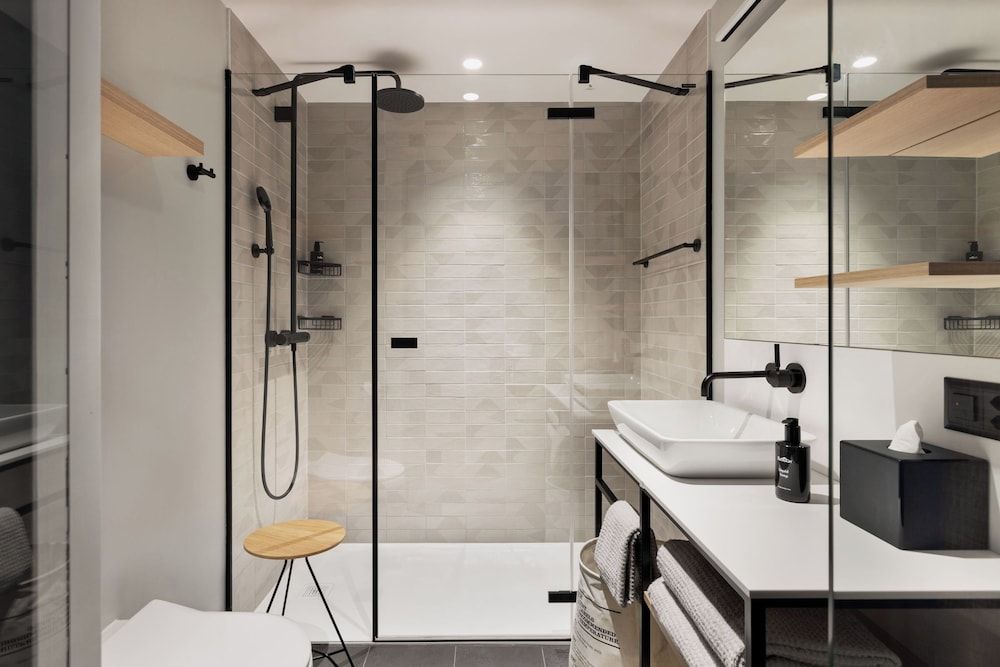 Stay KooooK Geneva City – Online Check In Studio 3