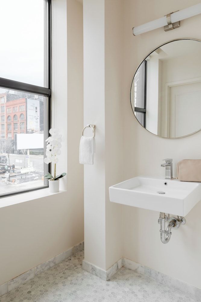 FOUND Hotel Chicago River North Double Room 7