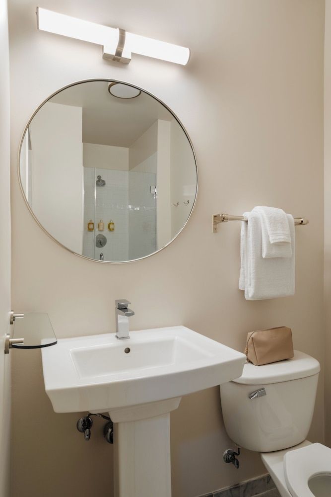 FOUND Hotel Chicago River North Double Room 5