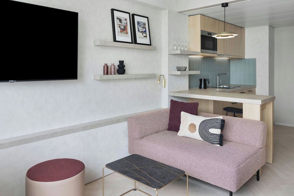 Residence Inn By Marriott Geneva City Nations Comfort Studio, 1 Queen Bed 6