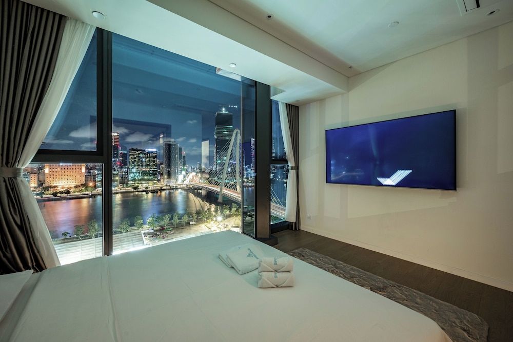 Emily The OpusK Luxury Ho Chi Minh City Presidential Suite, 3 Bedrooms, Club Lounge Access, City View 2