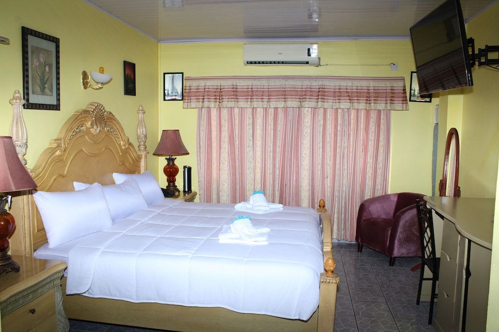 Quality Inn Suites, Guyana Superior Double Room, 1 King Bed