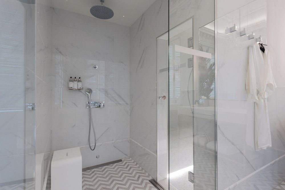 Signature Suite