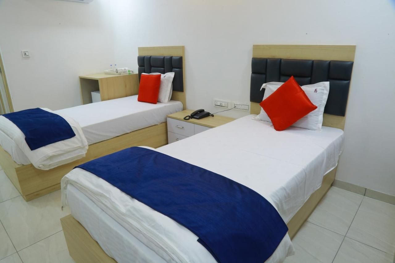 The Balcony Suites | Gachibowli Deluxe Twin Room 2