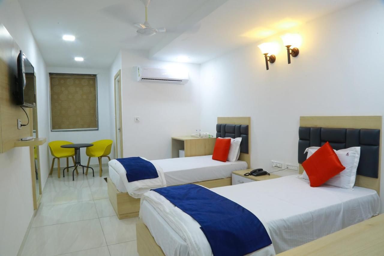 The Balcony Suites | Gachibowli Deluxe Twin Room