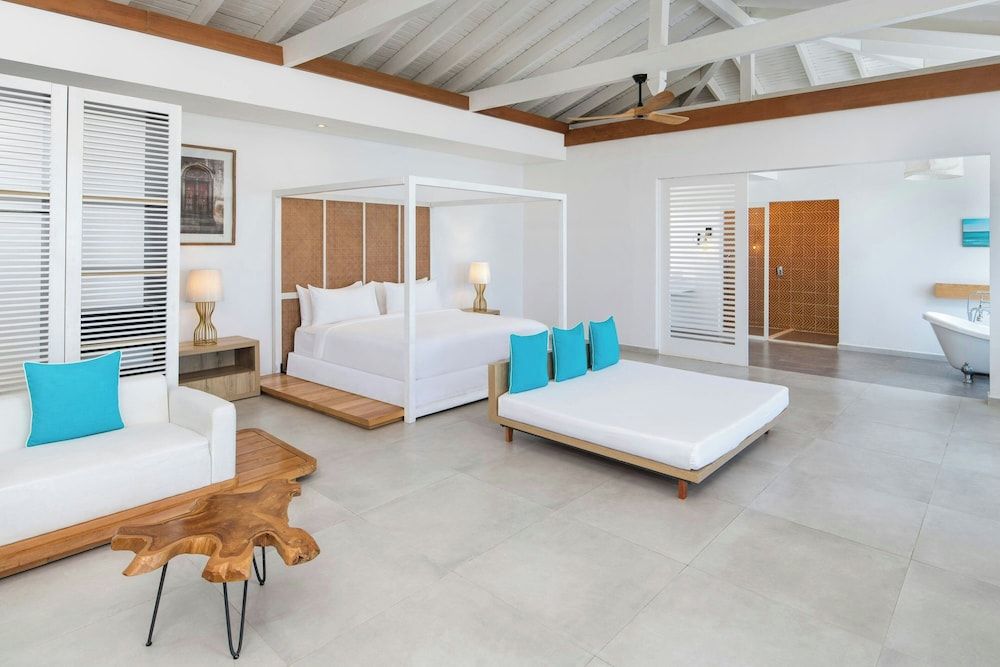 Le Mersenne Zanzibar, Autograph Collection