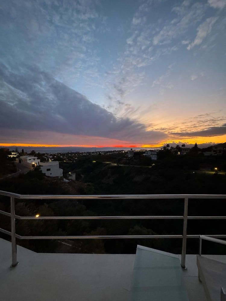 Marbella Boutique Art Master suite 8