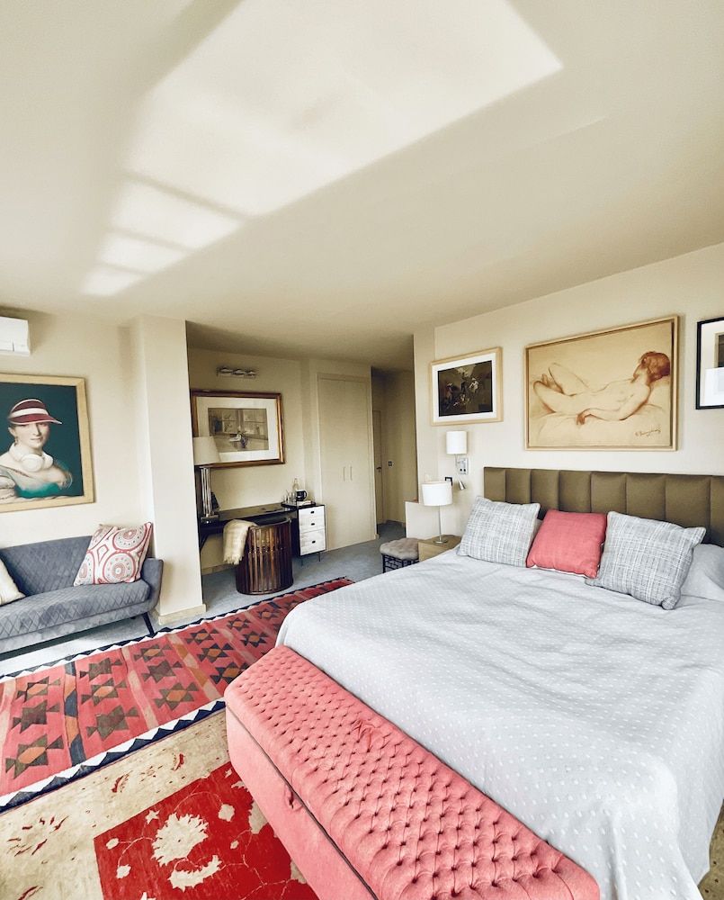 Marbella Boutique Art Master suite