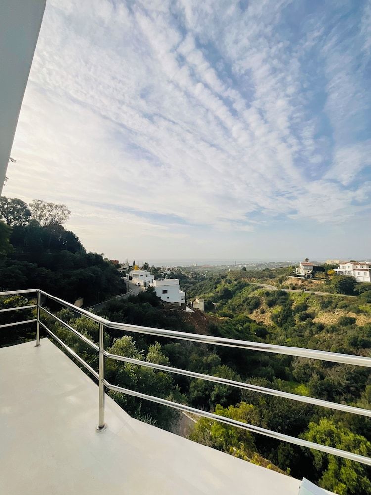 Marbella Boutique Art Master suite 9