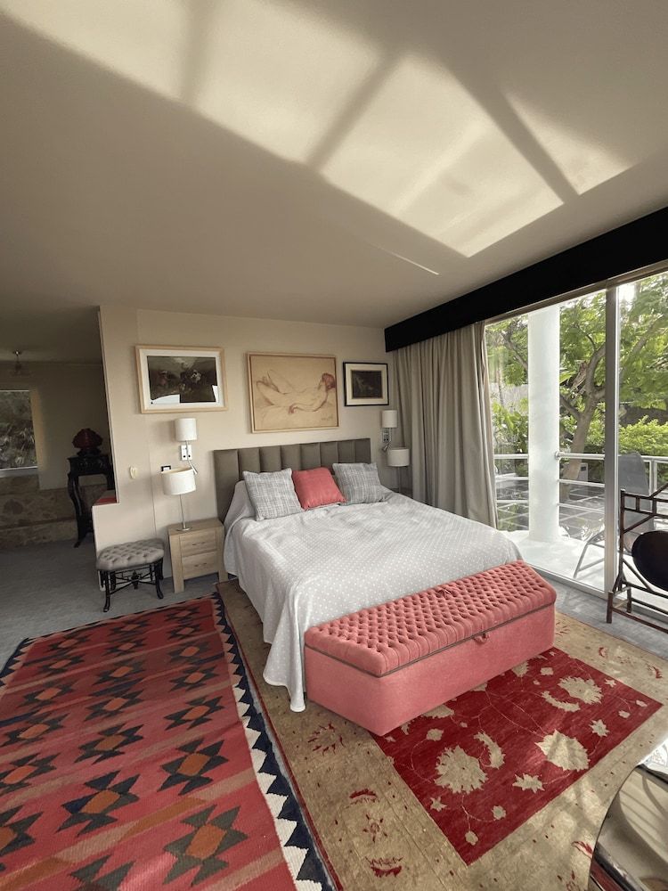 Marbella Boutique Art Master suite 2