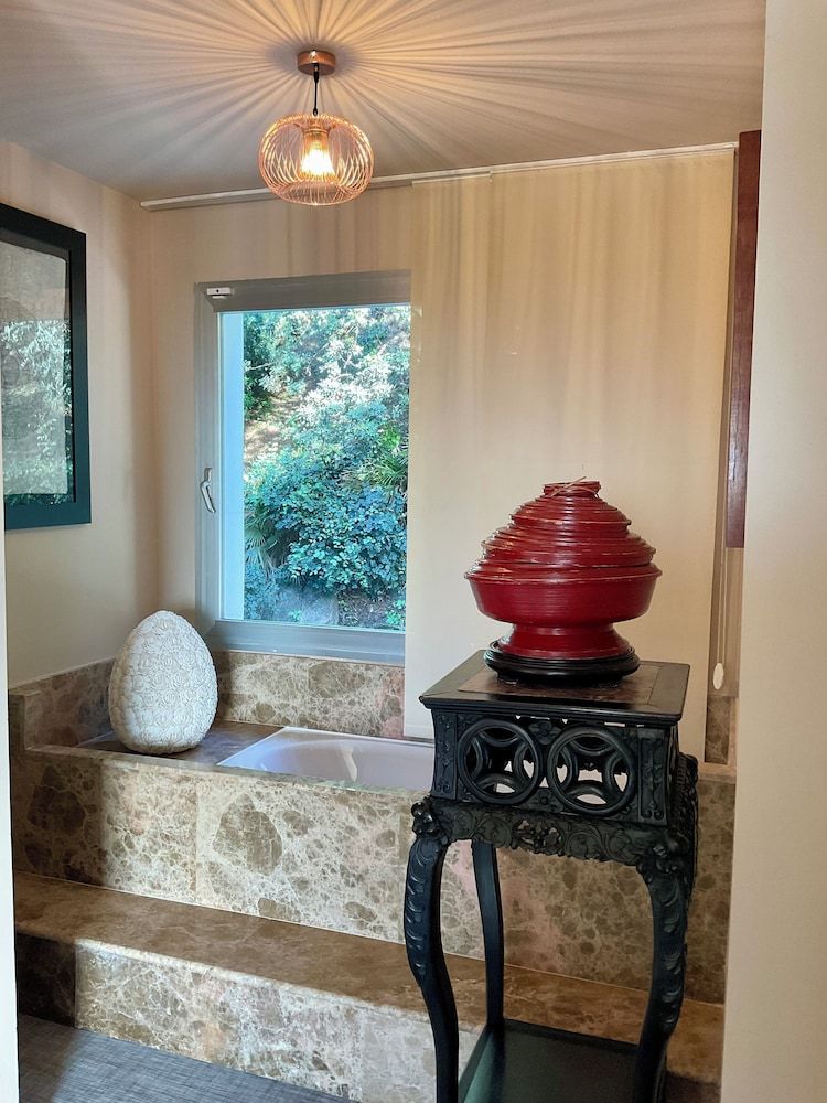 Marbella Boutique Art Master suite 11