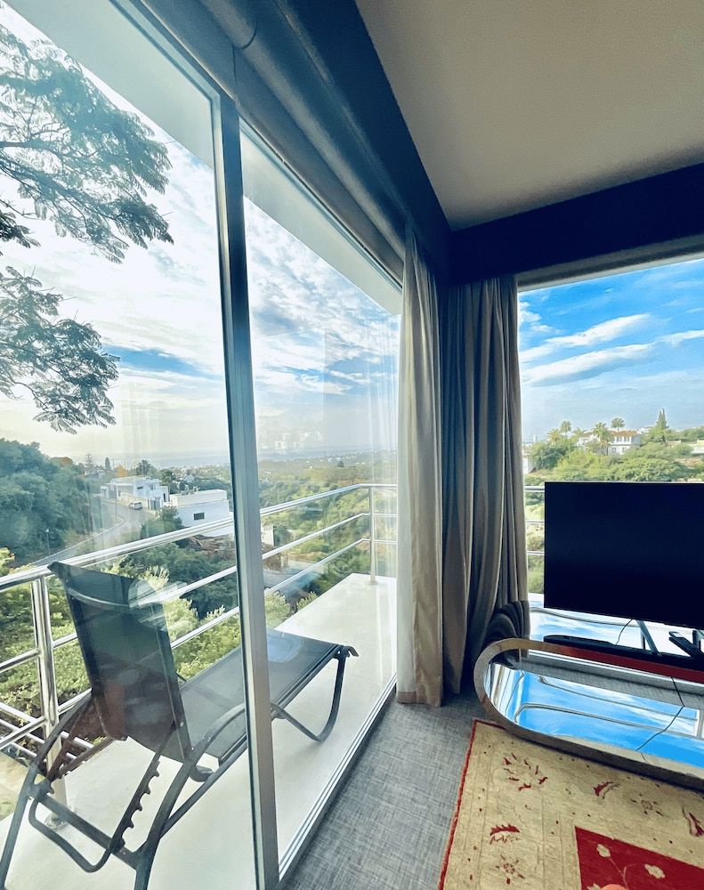 Marbella Boutique Art Master suite 7