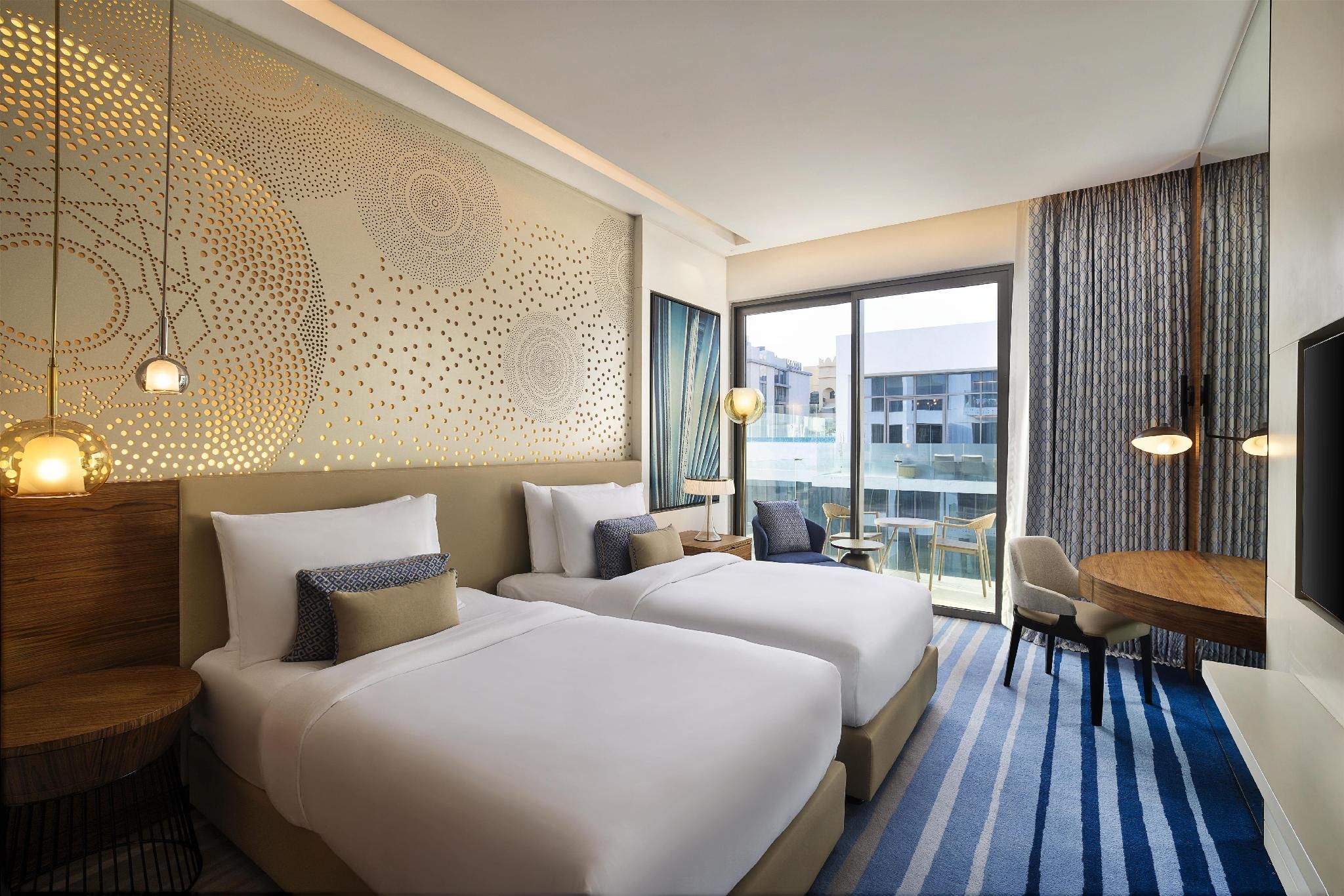 Twin Deluxe Room W/ Balcony Partial Sea View