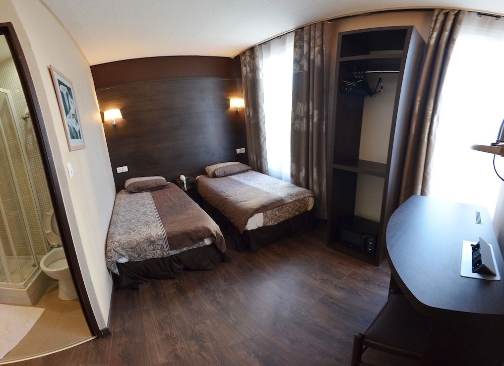 Hôtel du Parc Even Standard Twin Room 5