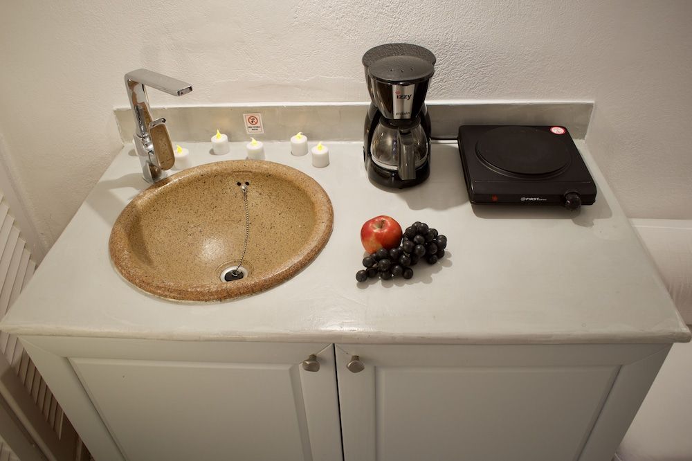 Aeolos Art and Eco Suites - Adults Only Honeymoon Studio, Jetted Tub, Sea View (Ilios) 2