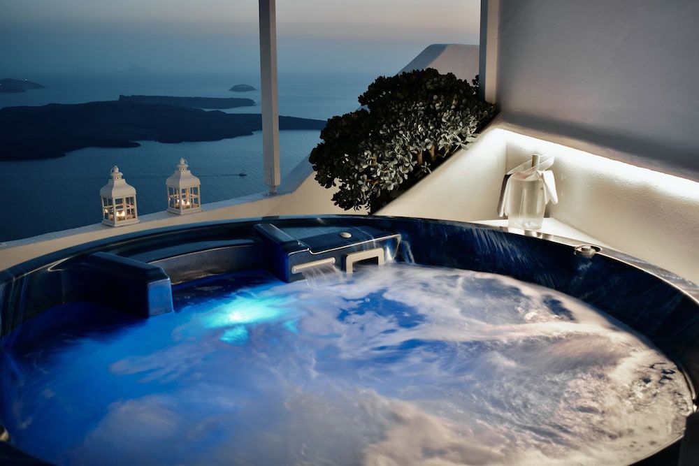 Aeolos Art and Eco Suites - Adults Only Executive Suite, Jetted Tub, Sea View (Cave Ikaros) 4
