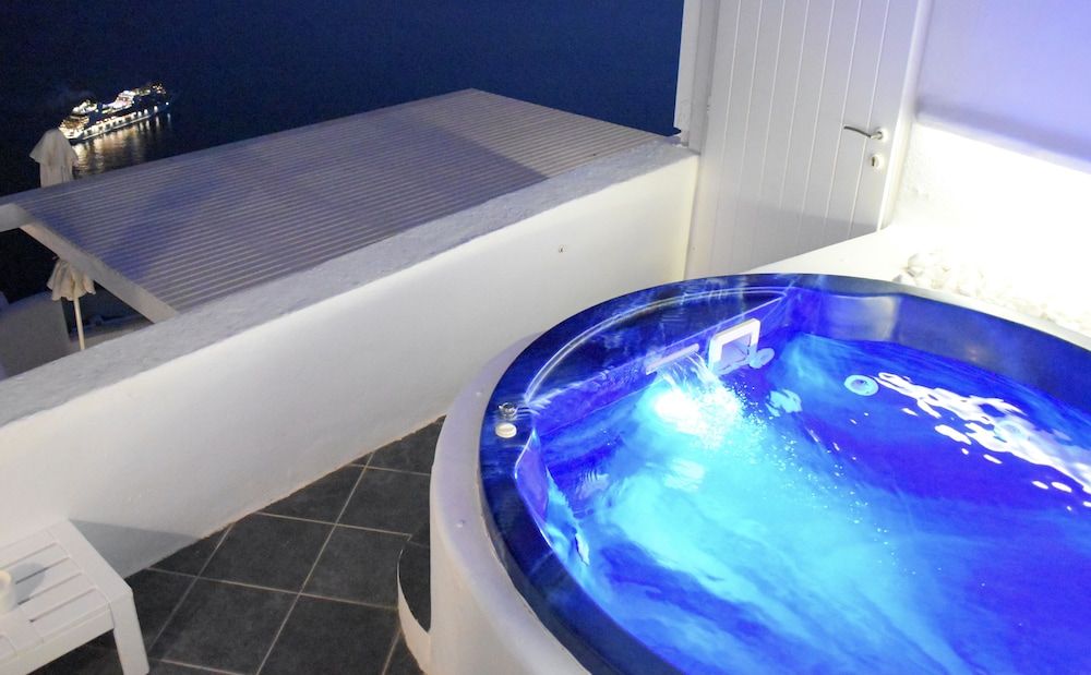 Aeolos Art and Eco Suites - Adults Only Honeymoon Studio, Jetted Tub, Sea View (Ilios) 6