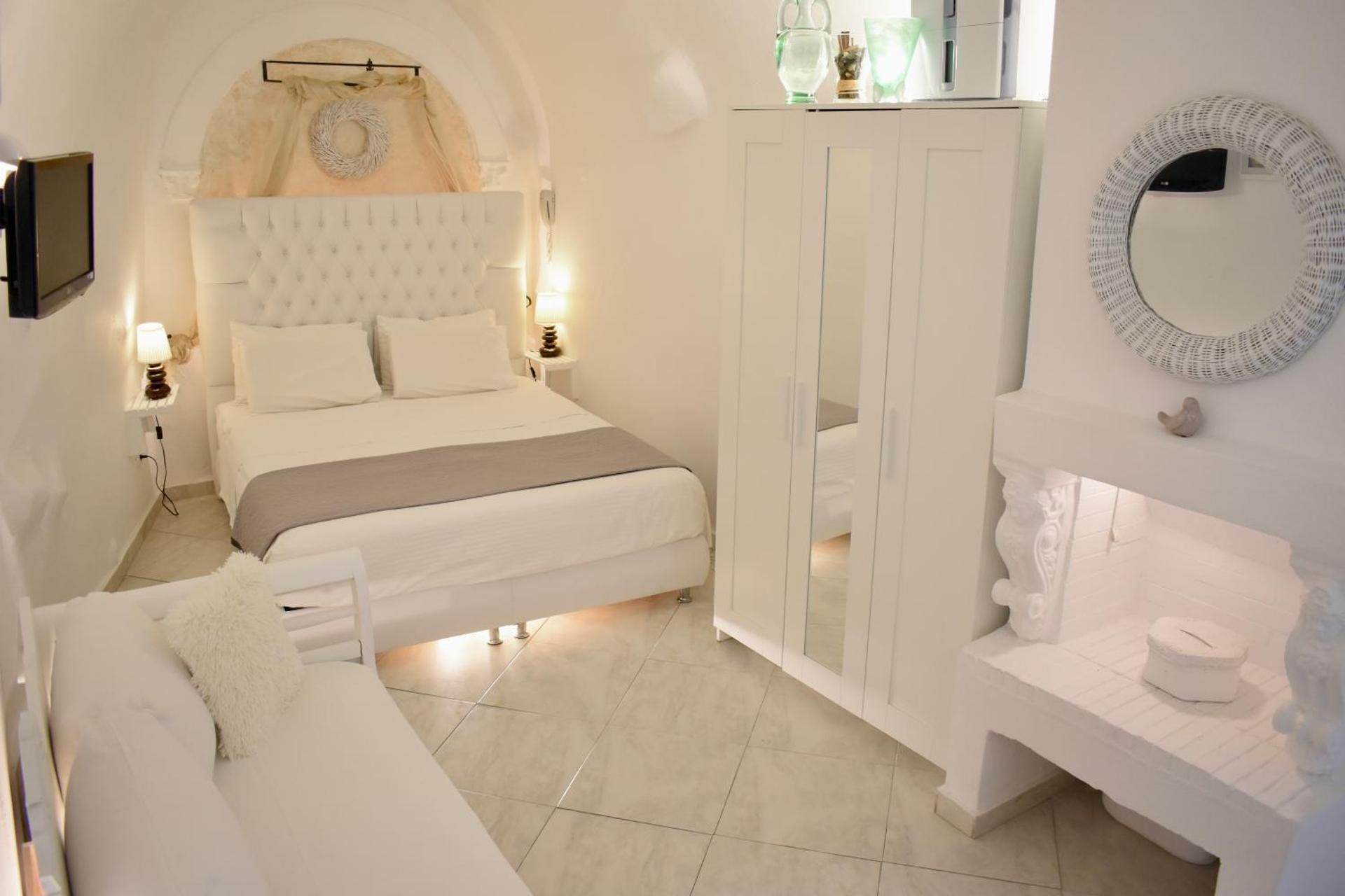  Pelagos Cave Studio with Indoor Jetted Tub