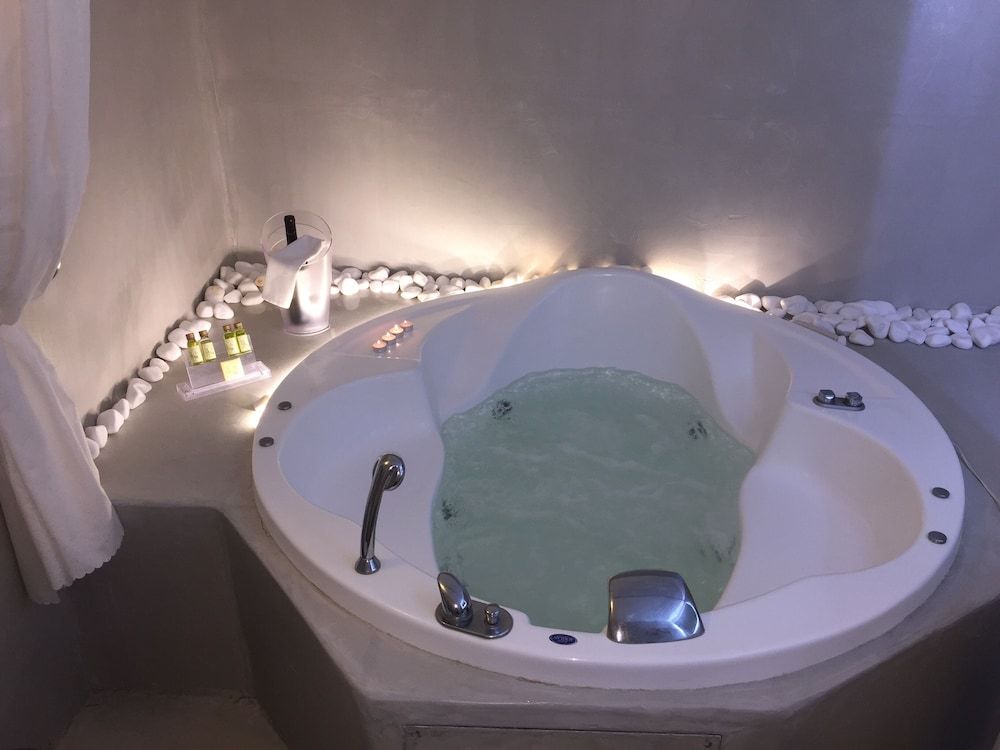 Aeolos Art and Eco Suites - Adults Only Executive Suite, Jetted Tub, Sea View (Cave Ikaros) 9
