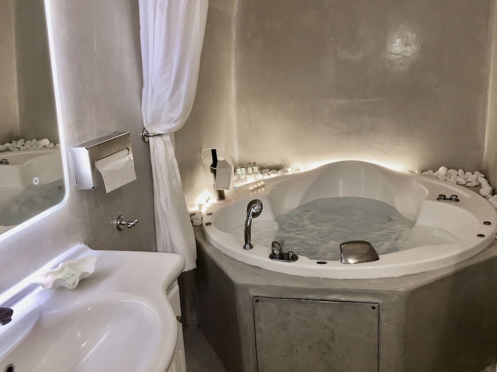 Aeolos Art and Eco Suites - Adults Only Honeymoon Studio, Jetted Tub, Sea View (Ilios) 3