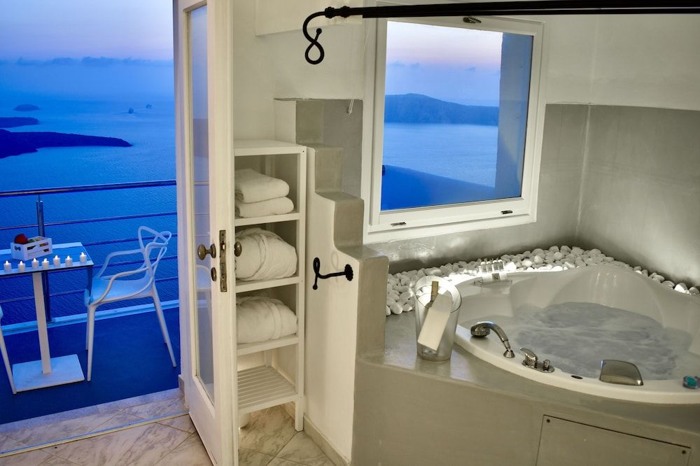 Aeolos Art and Eco Suites - Adults Only Honeymoon Suite, Jetted Tub, Sea View (Aegeo) 7