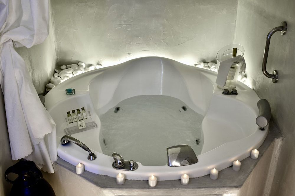 Aeolos Art and Eco Suites - Adults Only Honeymoon Studio, Jetted Tub, Sea View (Ilios) 5