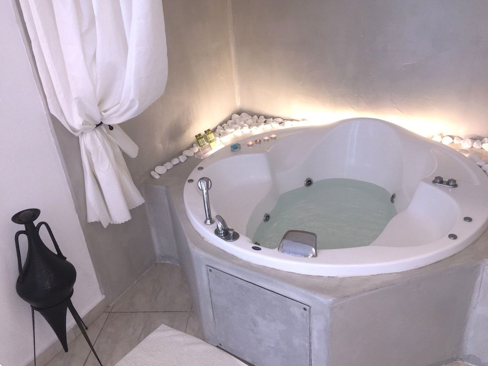 Aeolos Art and Eco Suites - Adults Only Executive Suite, Jetted Tub, Sea View (Cave Ikaros) 8