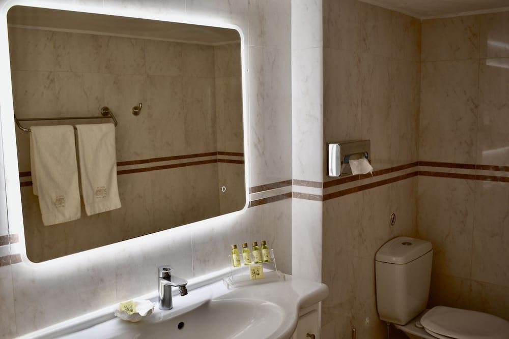 Aeolos Art and Eco Suites - Adults Only Honeymoon Suite, Jetted Tub, Sea View (Aegeo) 4