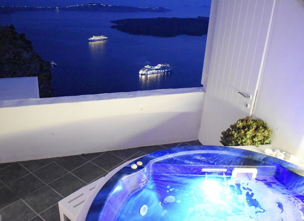 Aeolos Art and Eco Suites - Adults Only Executive Suite, Jetted Tub, Sea View (Cave Ikaros) 6