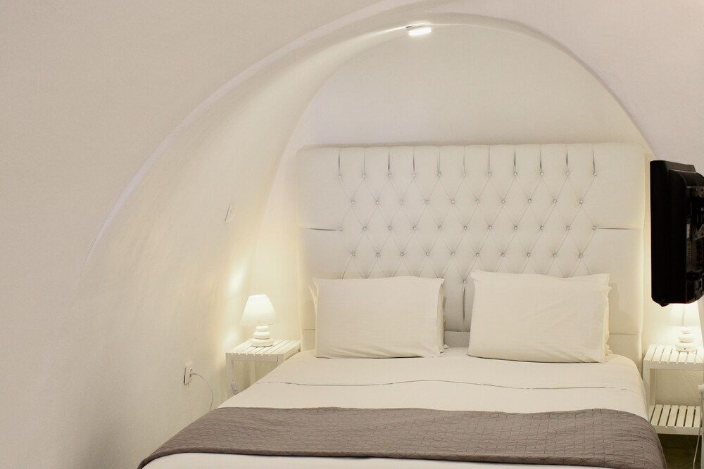 Junior Studio, (Calypso) Jetted Tub