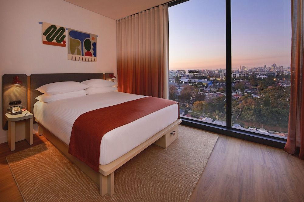 Moxy King Sleeper, 1 King, High Floor