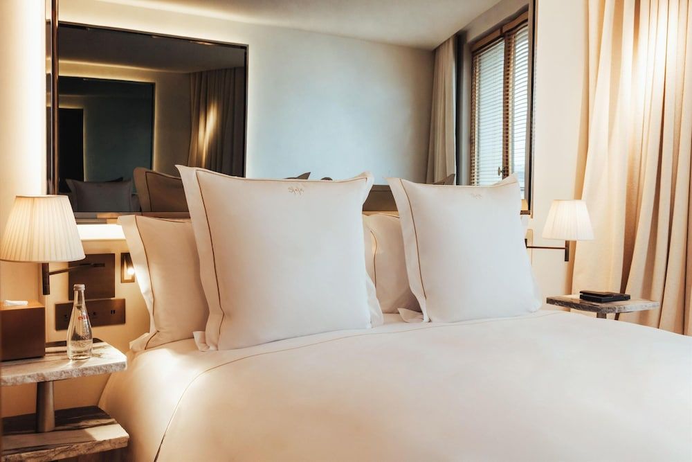 Room, 1 King Bed, Air conditioning (Sax King Room with City View)