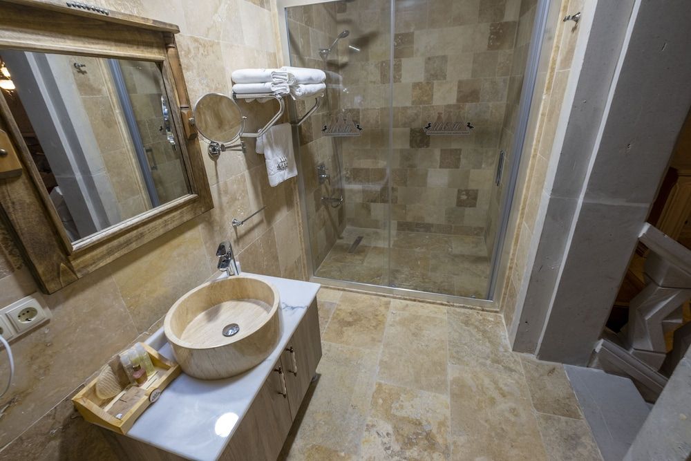 Underground Cave Suites Premium Room 5