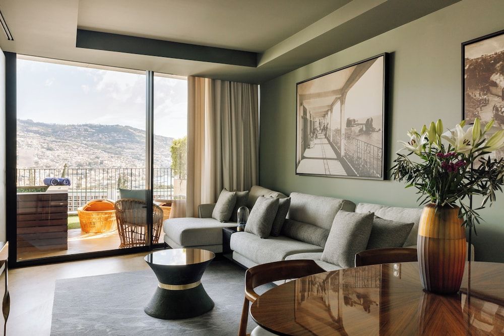 The Reserve - The Leading Hotels of the World - Savoy Signature Pool Suite 8