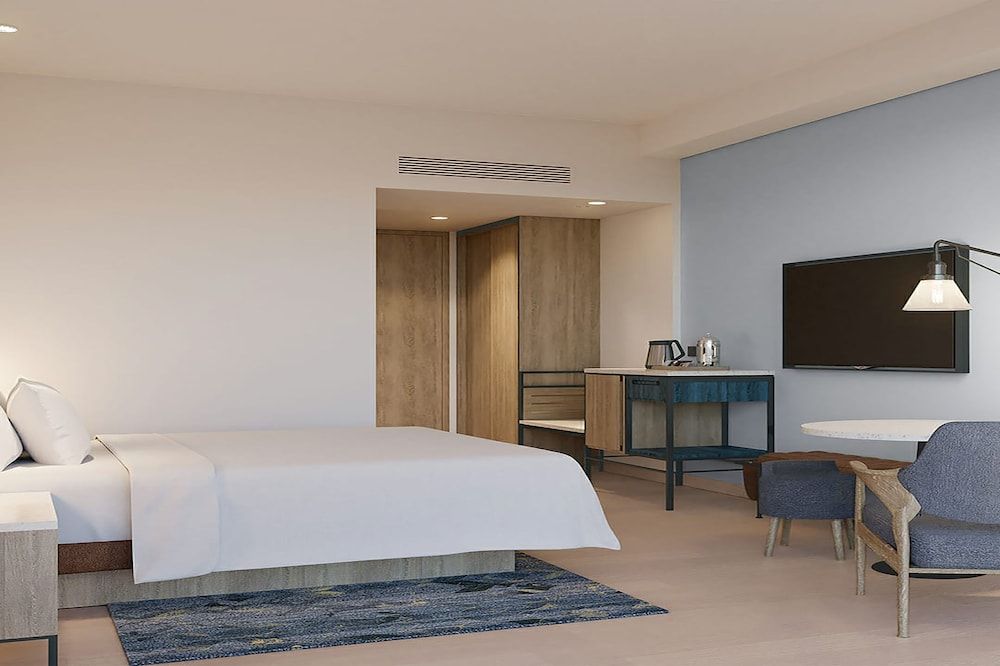 Deluxe Room, 1 King Bed, Garden View (Balcony)